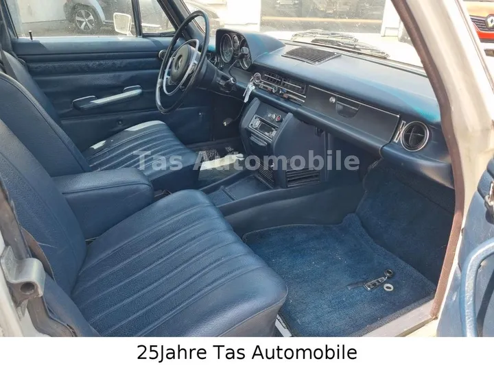 Mercedes-Benz 220