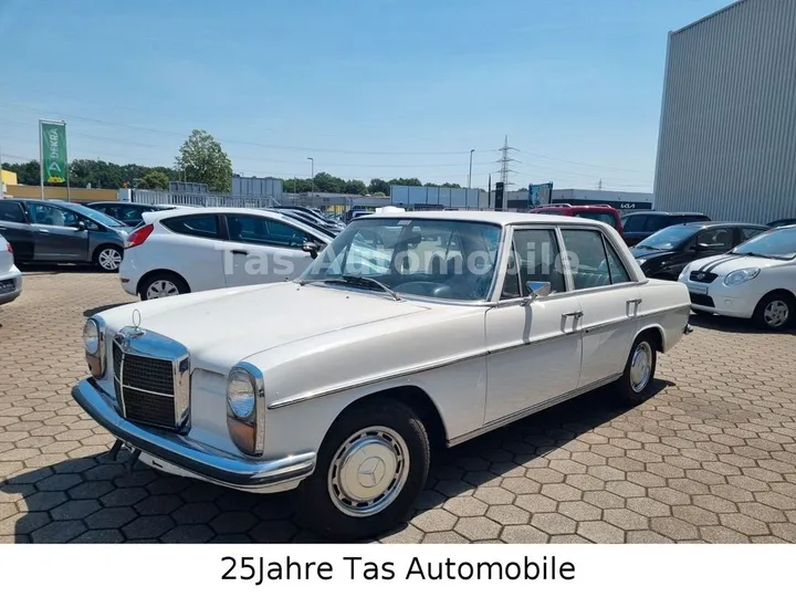 Mercedes-Benz 220