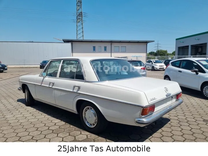 Mercedes-Benz 220