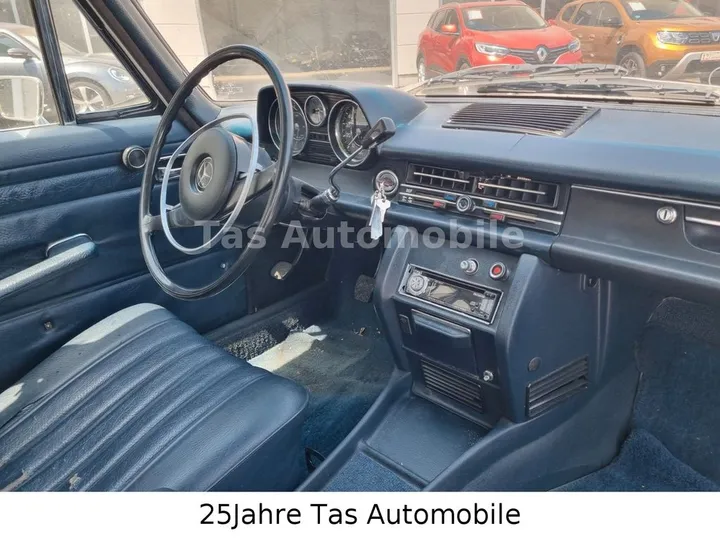Mercedes-Benz 220