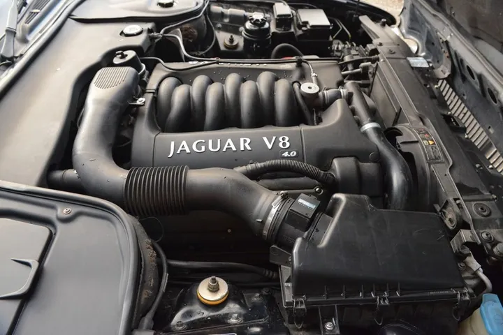 Jaguar XJ8