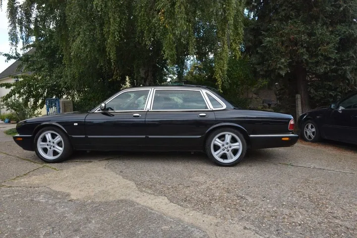 Jaguar XJ8