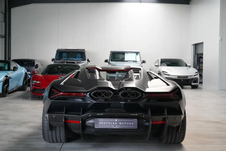 Lamborghini Revuelto