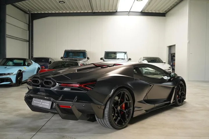 Lamborghini Revuelto
