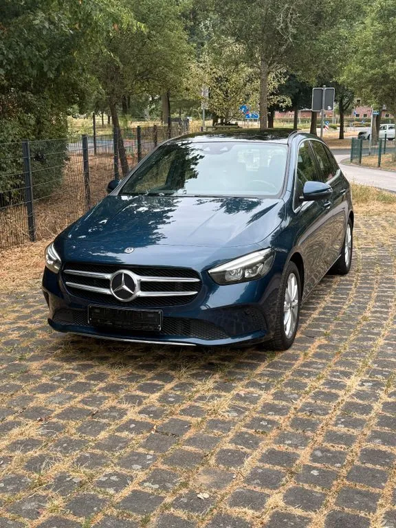 Mercedes-Benz B 220