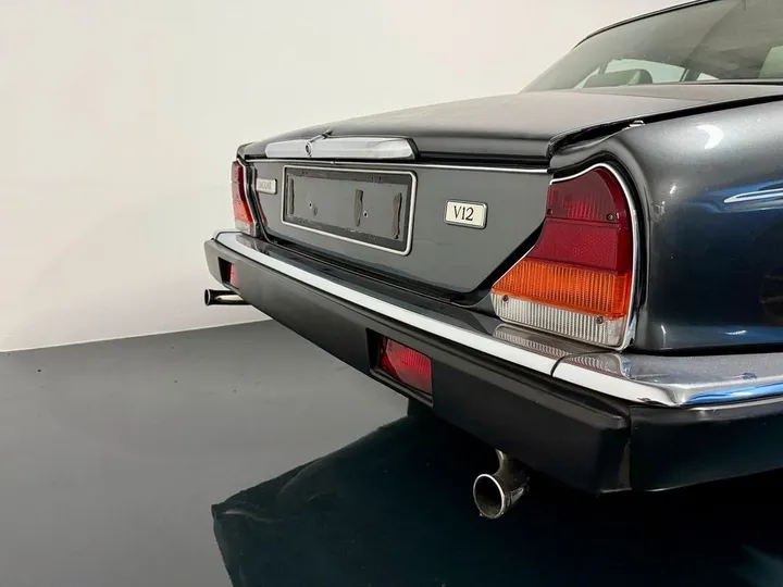 Jaguar XJ12