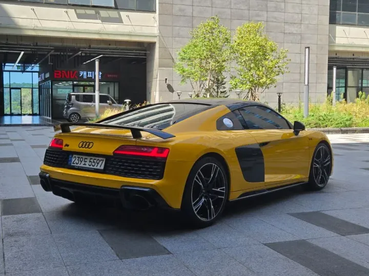 Audi R8