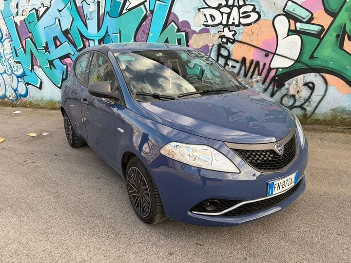 Lancia Ypsilon