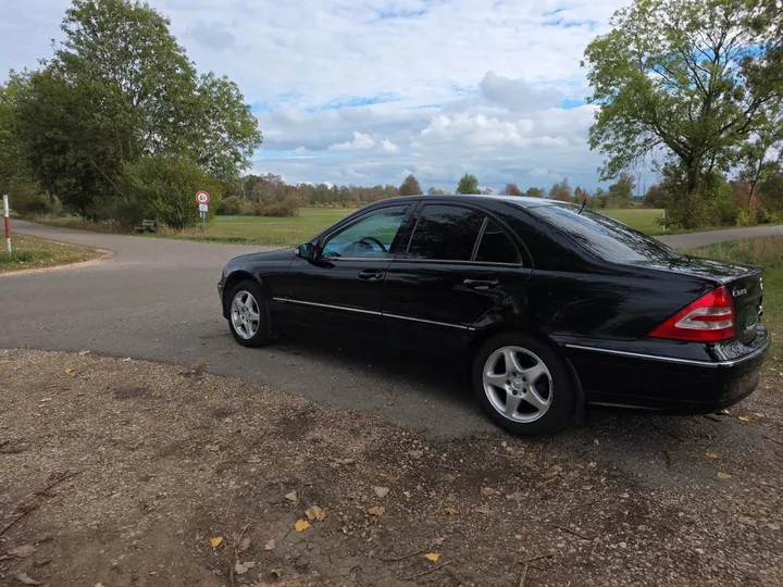 Mercedes-Benz C 240