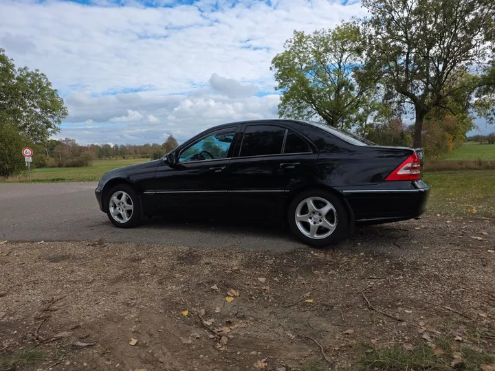 Mercedes-Benz C 240