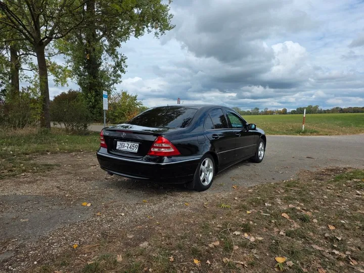 Mercedes-Benz C 240