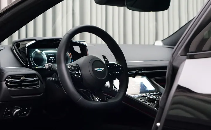 Aston Martin DB12