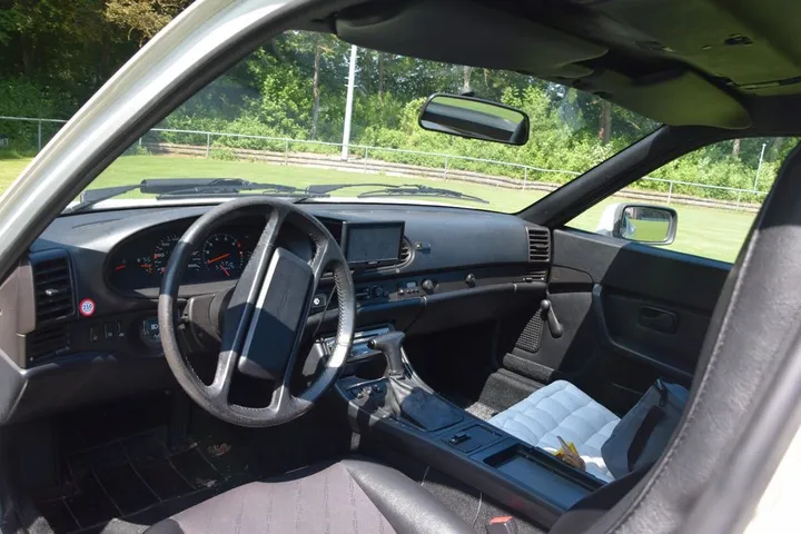 Porsche 944