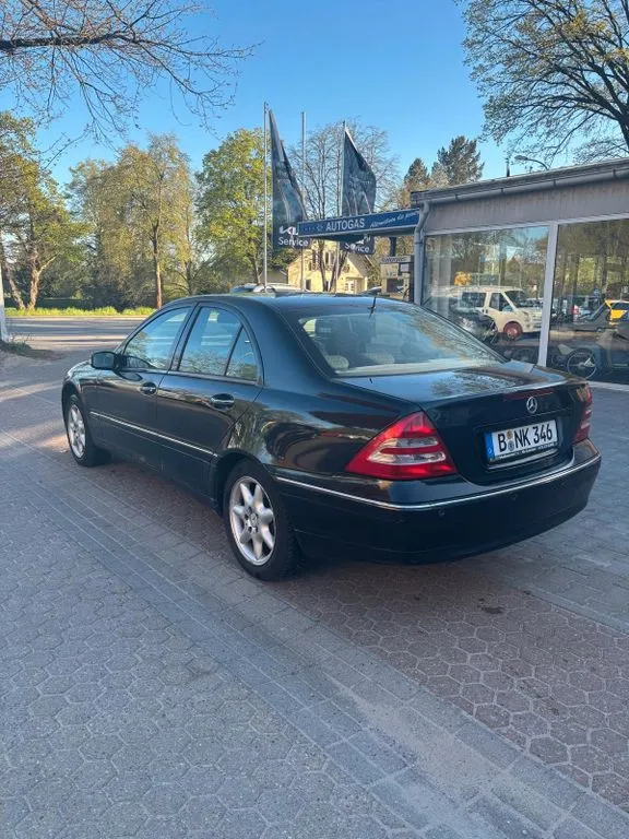 Mercedes-Benz C 240