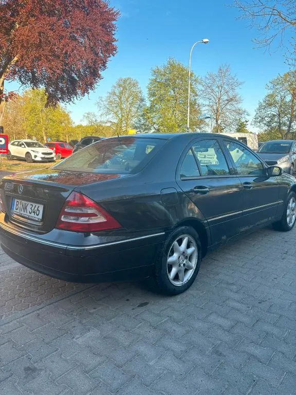 Mercedes-Benz C 240