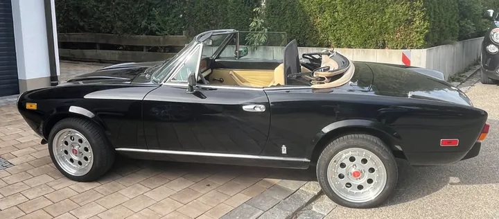 Fiat 124 Spider