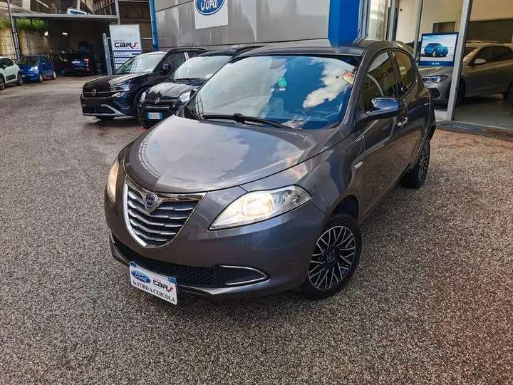 Lancia Ypsilon