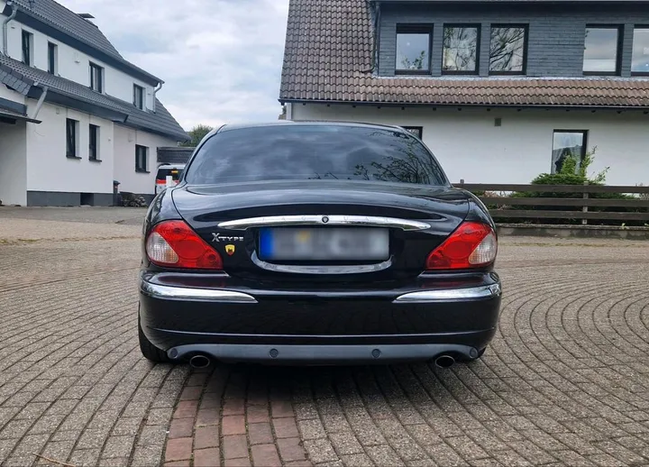 Jaguar X-Type