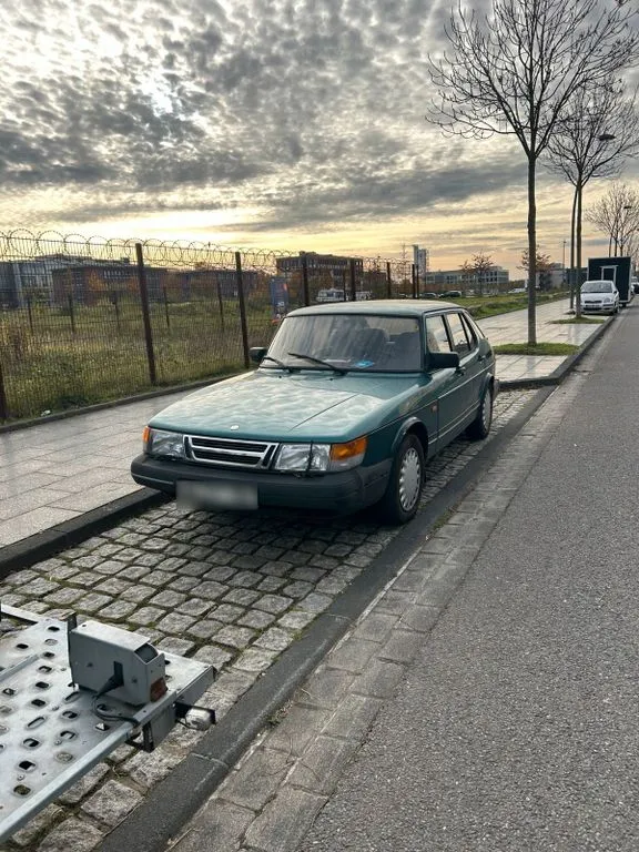 Saab 900