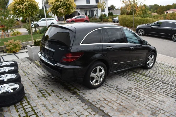 Mercedes-Benz R 320