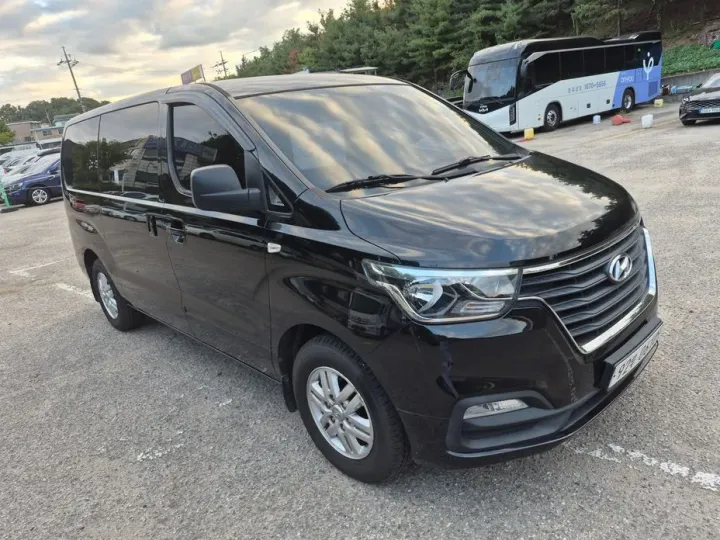 Hyundai Starex