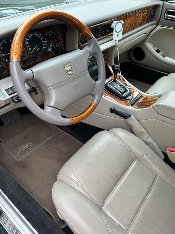 Jaguar XJ6