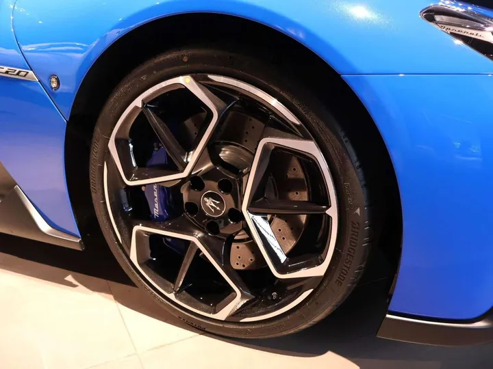 Maserati MC20