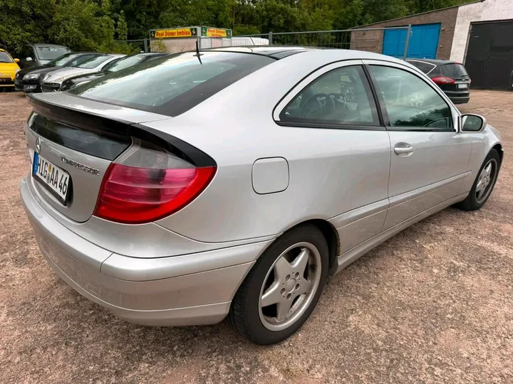 Mercedes-Benz C 230