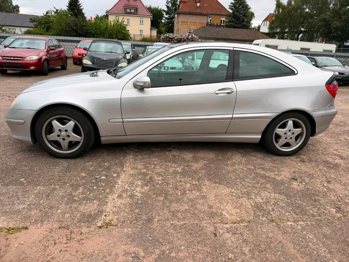 Mercedes-Benz C 230