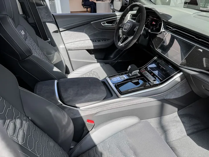 Audi RSQ8