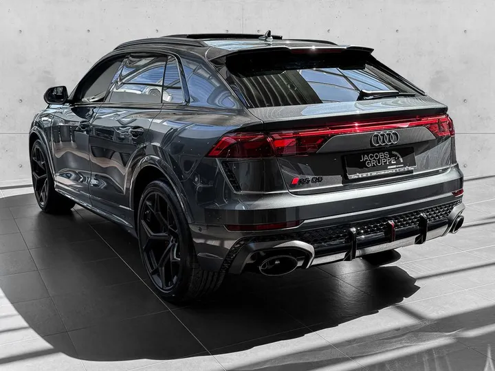 Audi RSQ8