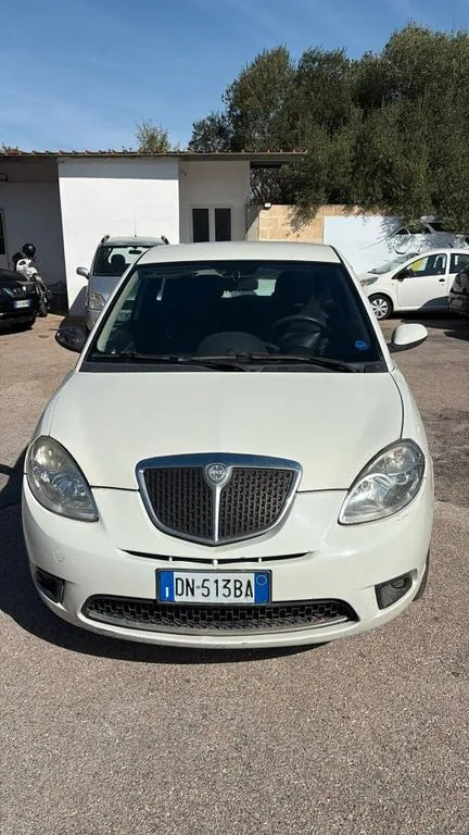 Lancia Ypsilon
