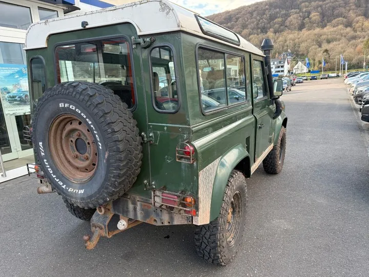 Land Rover Defender