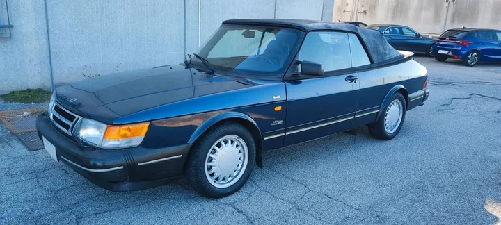 Saab 900