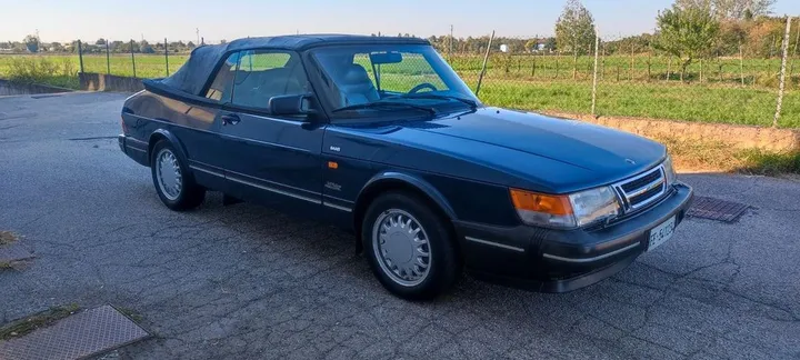 Saab 900