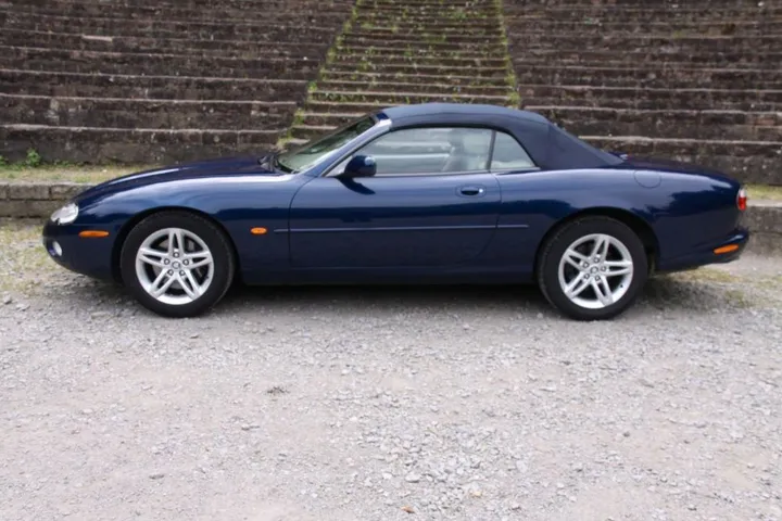 Jaguar XK8