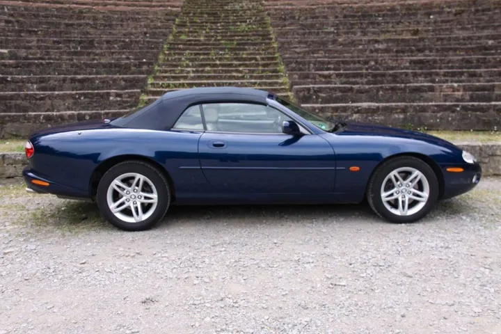 Jaguar XK8