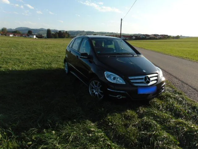 Mercedes-Benz B 180