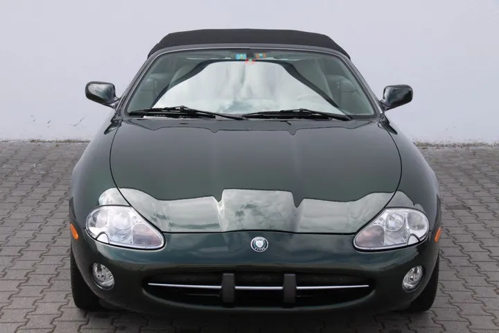 Jaguar XK8