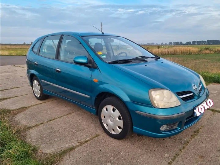 Nissan Almera Tino