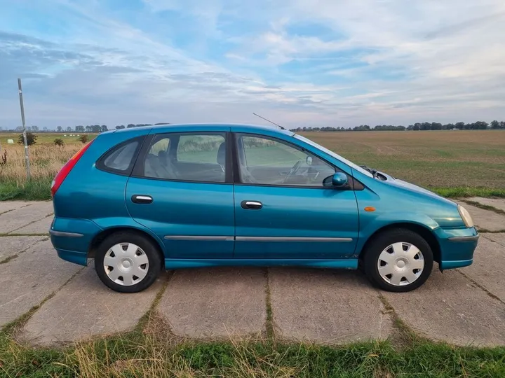 Nissan Almera Tino