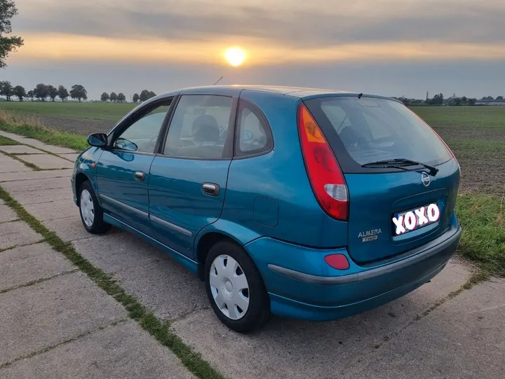 Nissan Almera Tino