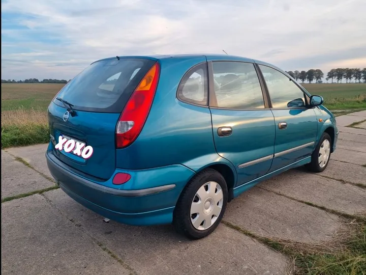 Nissan Almera Tino
