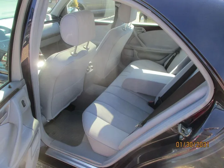 Mercedes-Benz E 240