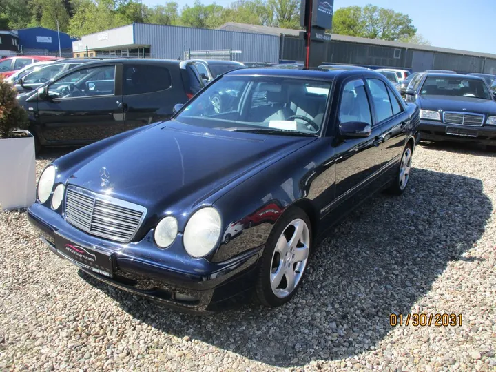 Mercedes-Benz E 240