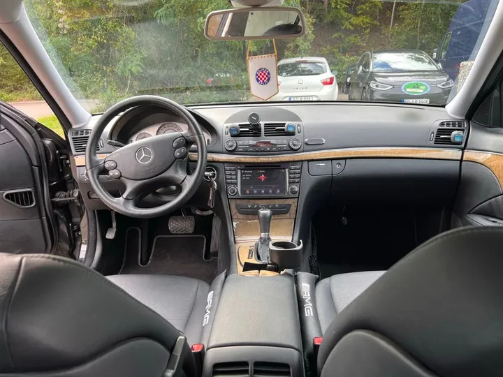 Mercedes-Benz E 280