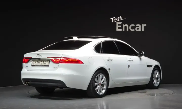 Jaguar XF