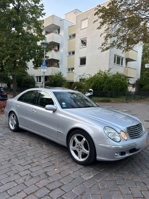 Mercedes-Benz E 320