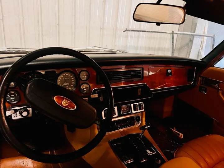 Jaguar XJ12