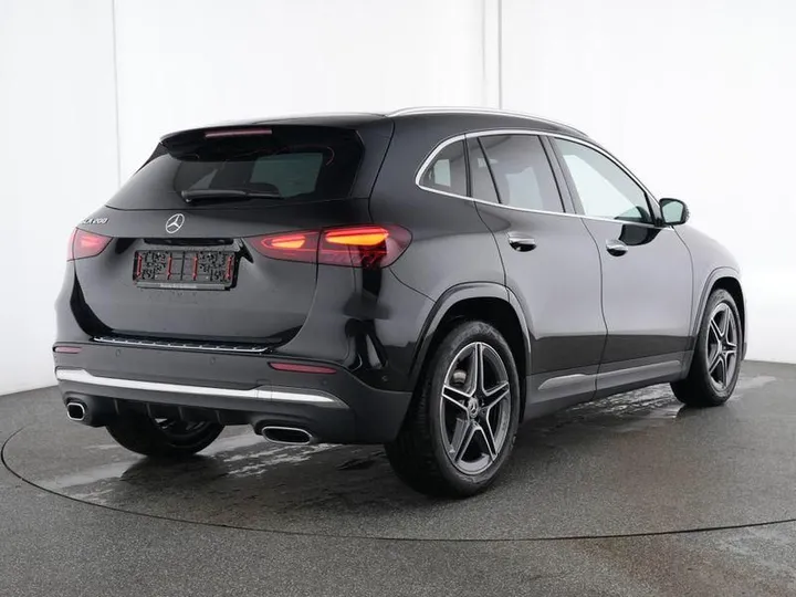 Mercedes-Benz GLA 200